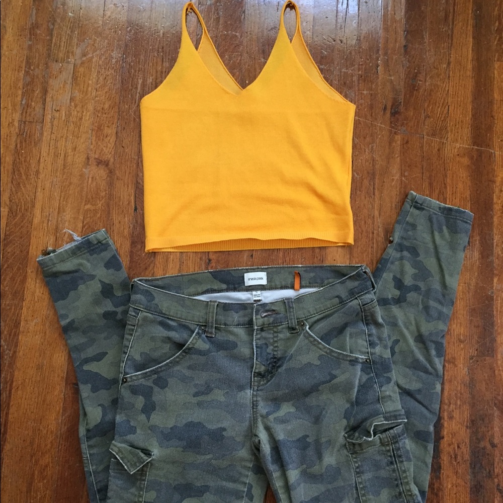 Camo skinny jeans!!